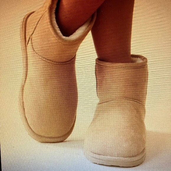 La Vie En Rose Faux Suede Bootie Slippers NWOT - Picture 3 of 7